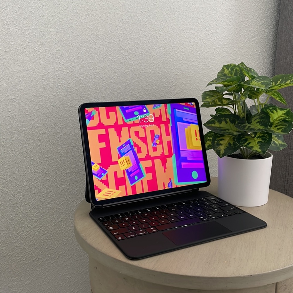 iPad Pro - Picture 2 of 3